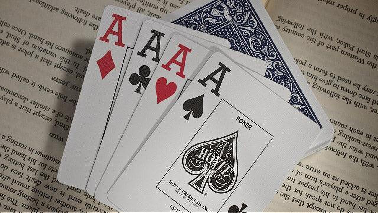 Hoyle® Playing Cards – Shell Back Design - Jumbo Index - Red & Blue Poker Cards